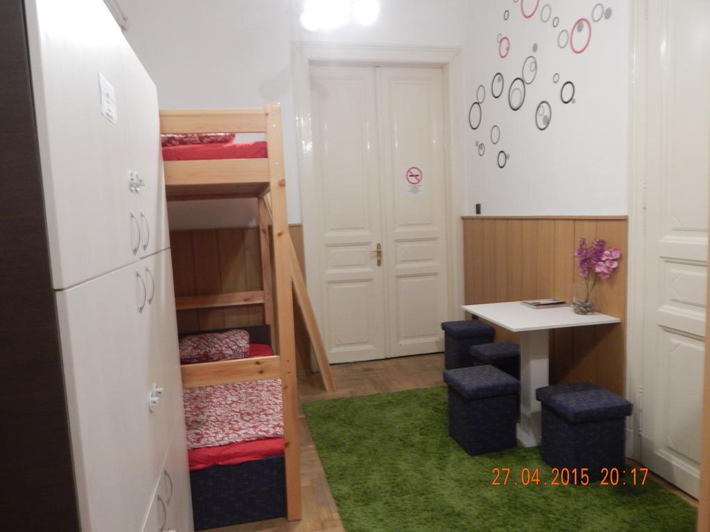 Violet Hostel Budapeste Quarto foto